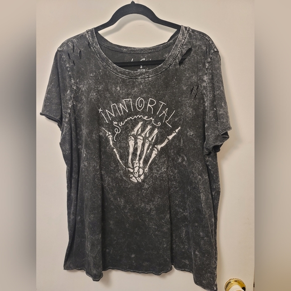 Torrid size 2 Lovesick Immortal tee - Picture 2 of 4